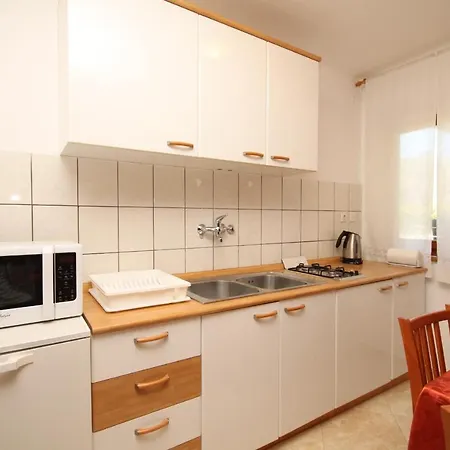 Apartment Apartments With A Parking Space Fazana - 7153 Fazana