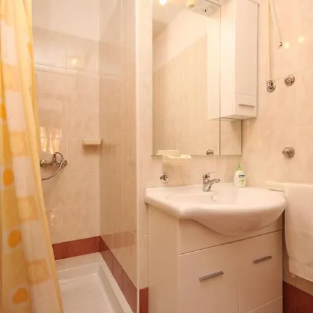 Apartment Apartments With A Parking Space Fazana - 7153 Fazana